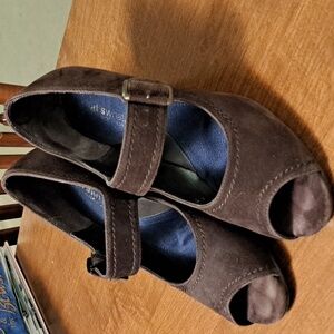 SALE What's what suede brown areosoles 7M, lether upper